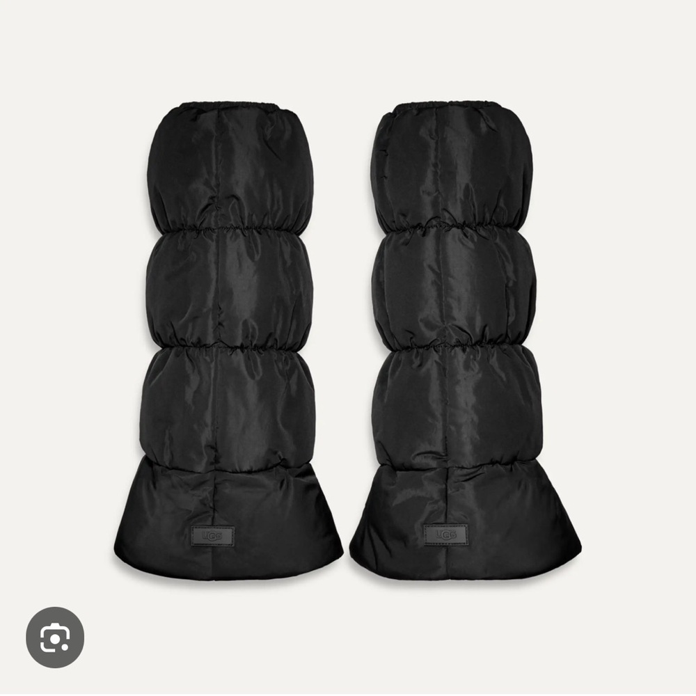 UGG Black Women's Plushwarmer leg warmers NWT size M (sold out)